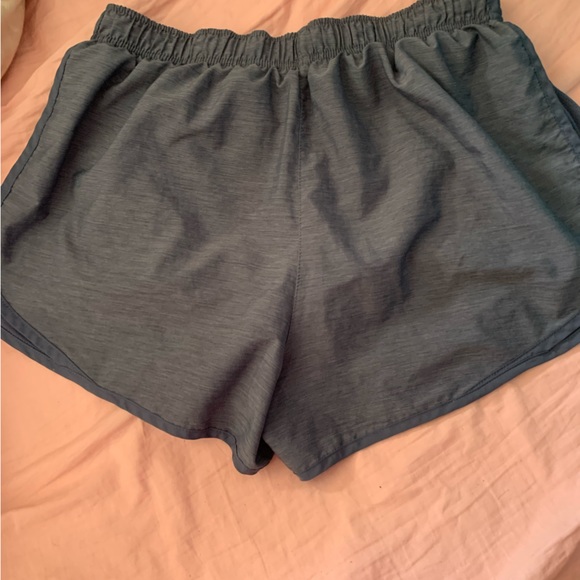 nike dri fit women’s shorts - Picture 3 of 3